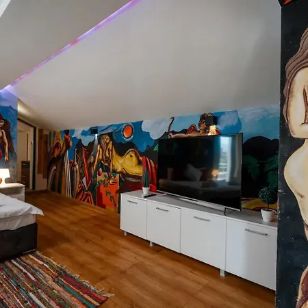 Artistic Loft With Amazing View, Mrenicov Appartamento *