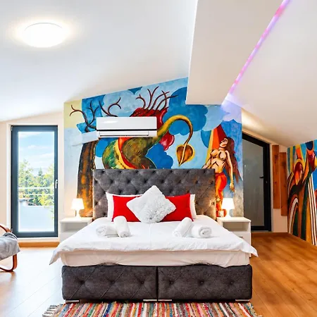 Artistic Loft Panoramic View Center Апартаменты
